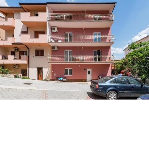 Apartments with a parking space Split - 16993