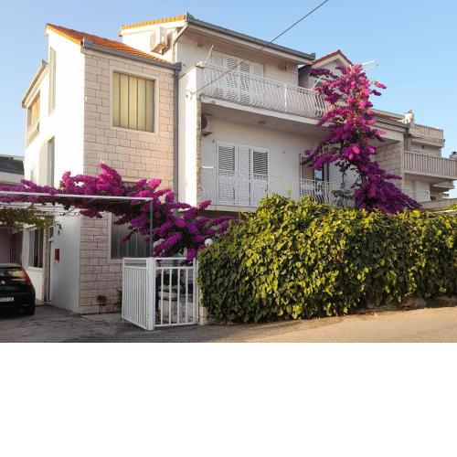 Apartments with a parking space Split - 22101