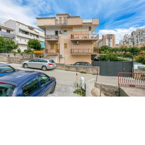 Apartments with a parking space Split - 22293