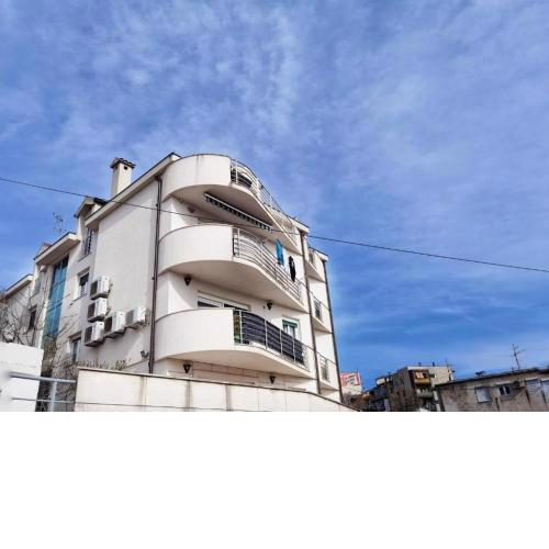 Apartments with a parking space Split - 22796