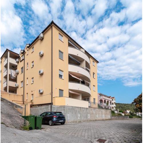 Apartments with a parking space Trogir - 21795