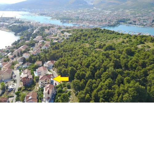 Apartments with a parking space Trogir - 22505