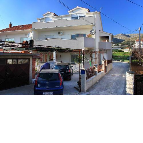 Apartments with a parking space Trogir - 9455