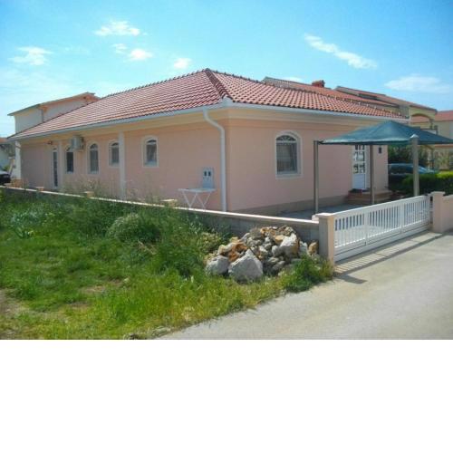 Apartments with a parking space Vir - 18389