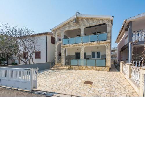 Apartments with a parking space Vir - 19466