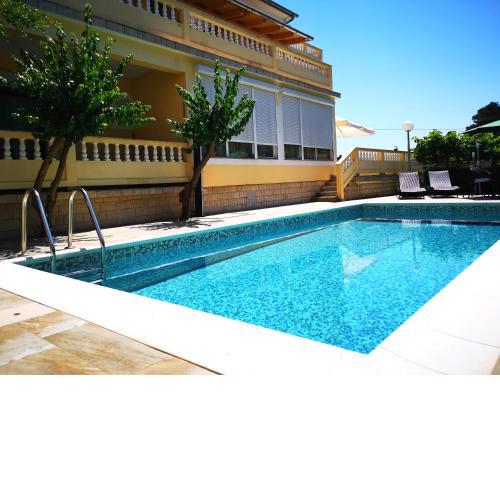 Apartments with a swimming pool Banjol, Rab - 11382