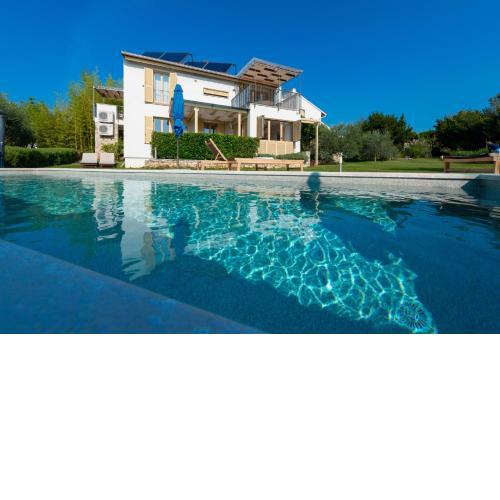Apartments with a swimming pool Banjole, Pula - 23637