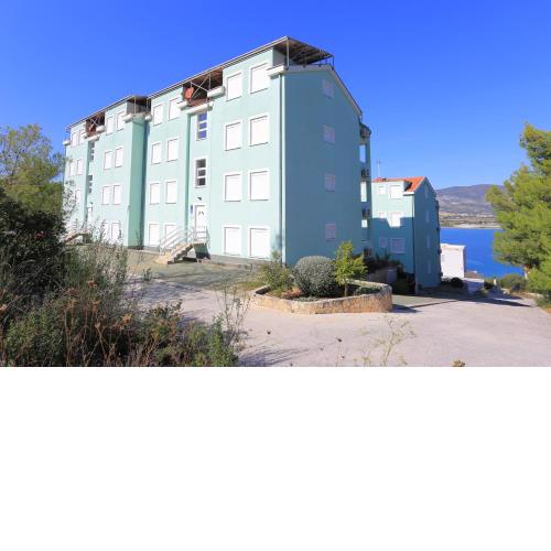 Apartments with a swimming pool Mastrinka, Ciovo - 11717