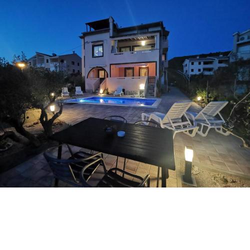 Apartments with a swimming pool Punat, Krk - 5378