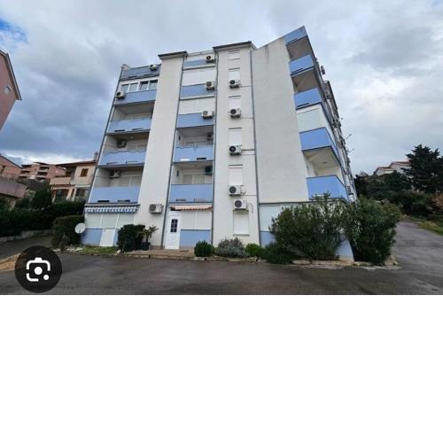 Apartments with WiFi Crikvenica - 23654
