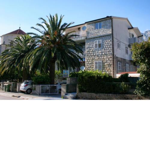 Apartments with WiFi Makarska - 6842