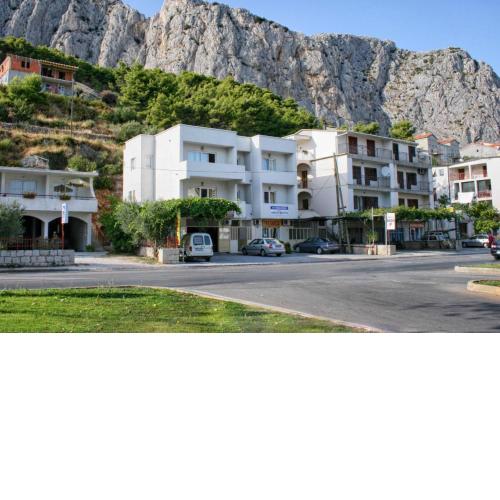 Apartments with WiFi Omis - 4654