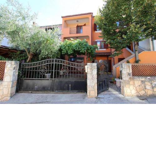Apartments with WiFi Rovinj - 23235