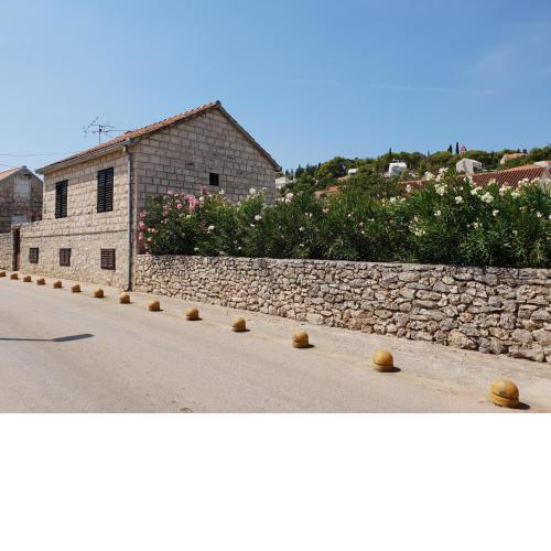 Apartments with WiFi Sutivan, Brac - 17825