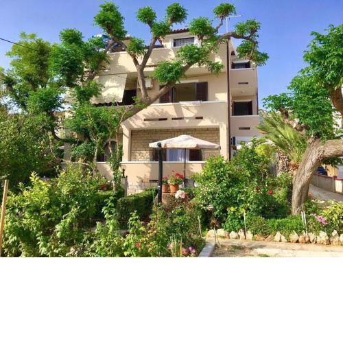 Apartments Zdenka - garden terrace