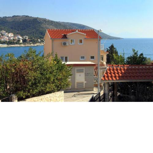 Apartments Zlata - 50m from beach