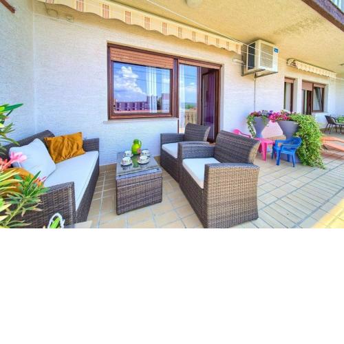 Appartement in Crikvenica mit Großer Terrasse