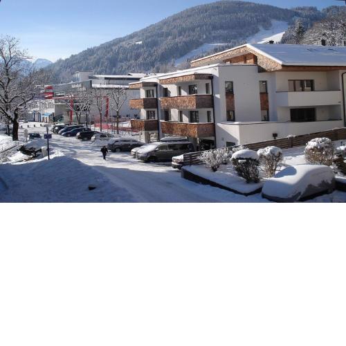 Appartement Living Schönwies including Indoorpool, Sauna and Icerink next to us at leisure center Zell am See