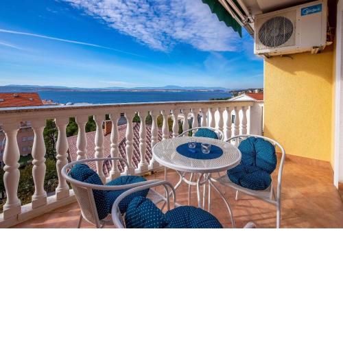 Appartement mit Balkon und Meerblick - a81250