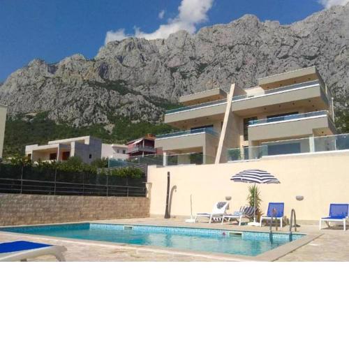 Appealing apartment in Makarska with shared pool
