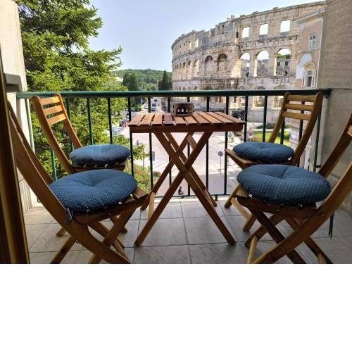 Artistic luxury flat with Colosseum view