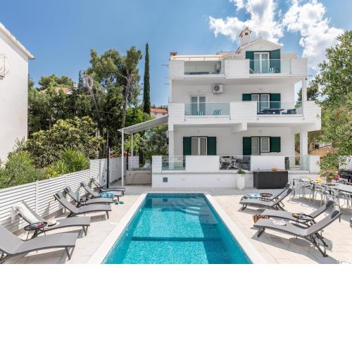 Attractive apartment in Slatine