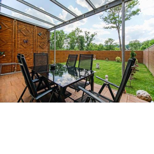 AusZeit Steiraland 1 mit privaten Garten überdachter Terrasse und Parken
