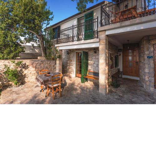 Authentic House Pelegrinka
