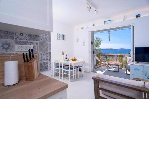 AWAKEN Gorgeous Sea View Apartment