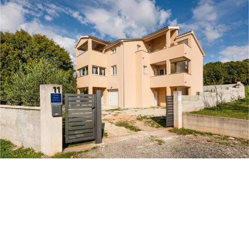 Awesome Apartment In Beloci With Kitchen