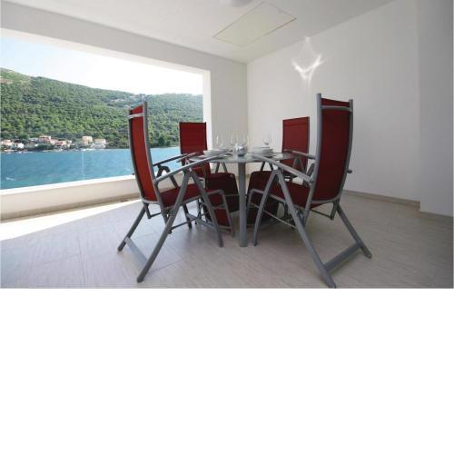 Awesome Apartment In Grebastica With Kitchen