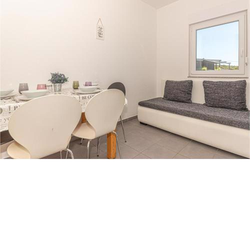 Awesome Apartment In Kanica With Wifi