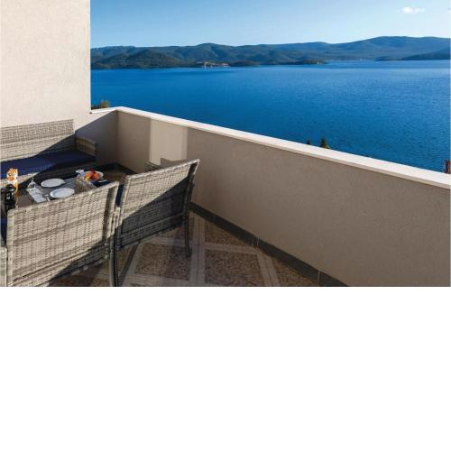 Awesome Apartment In Klek With House Sea View