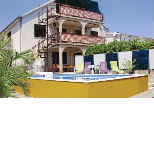 Awesome Apartment In Okrug Gornji With Kitchen
