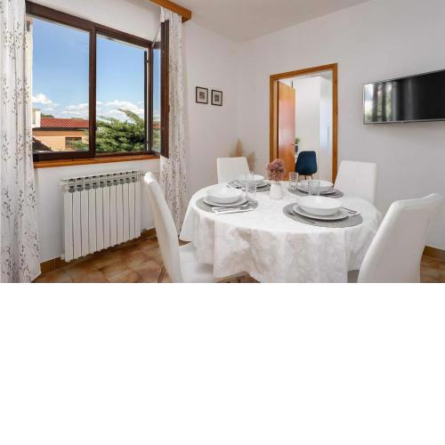 Awesome Apartment In Porec With Wifi