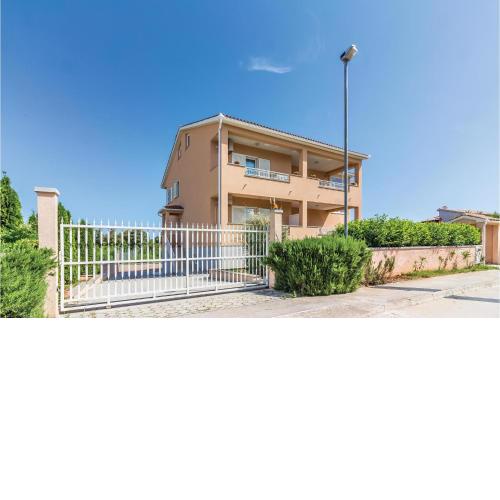 Awesome Apartment In Pula With Wifi