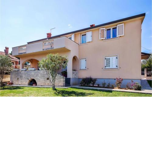 Awesome Apartment In Pula With Wifi