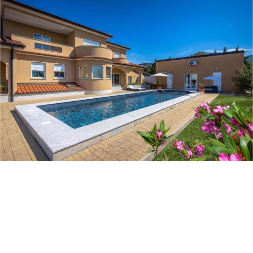 Awesome Apartment In Smrika With Wifi