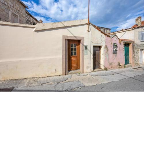 Awesome Apartment In Split With Wifi