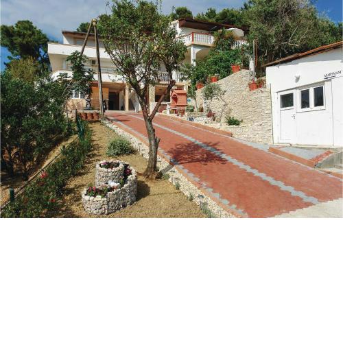 Awesome Apartment In Vlasici With Wifi