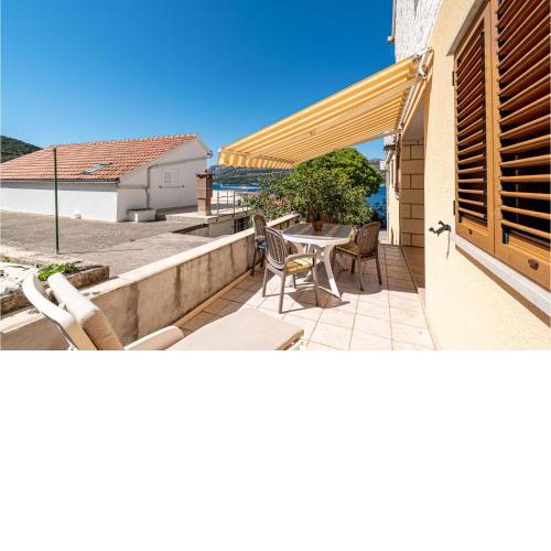 Awesome Apartment In Zrnovo With Wifi