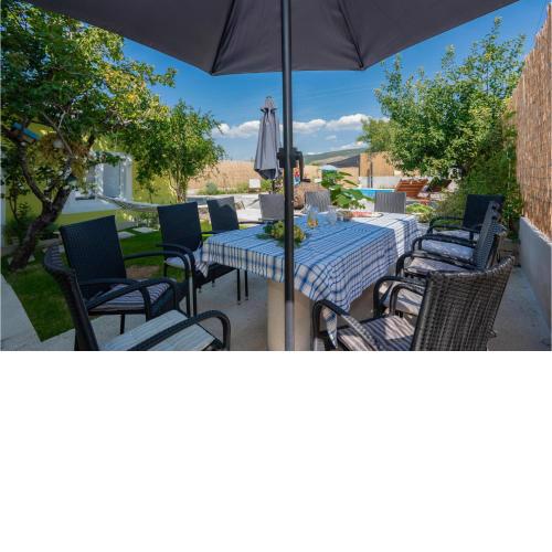 Awesome Home In Glavina Donja With Wifi