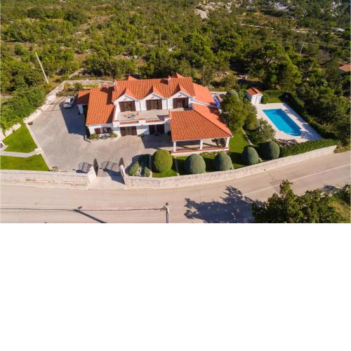 Awesome Home In Gornje Sitno With House Sea View