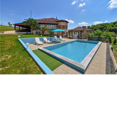 Awesome Home In Jurovcak With Sauna