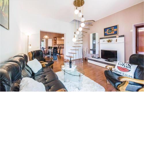 Awesome Home In Kastel Gomilica With Kitchen