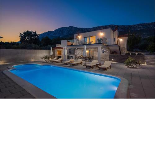 Awesome Home In Kastel Sucurac