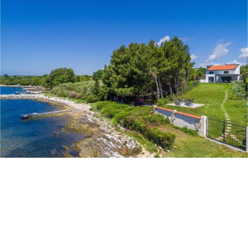 Awesome Home In Medulin