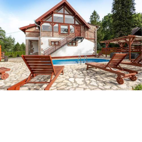 Awesome Home In Novo Zvecevo With Sauna
