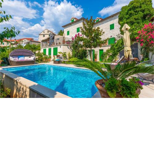 Awesome Home In Postira With Kitchen