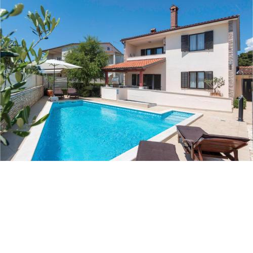 Awesome Home In Pula With Outdoor Swimming Pool